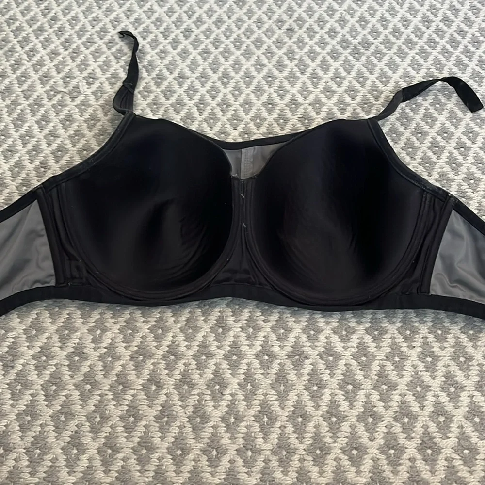 Natori Gray Sports Bra with Racerback Design 34G